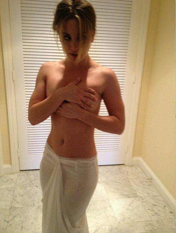 Kaley Cuoco uncensored (3 photos)