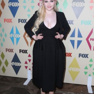 abigail breslin cleavage 72 photos 25