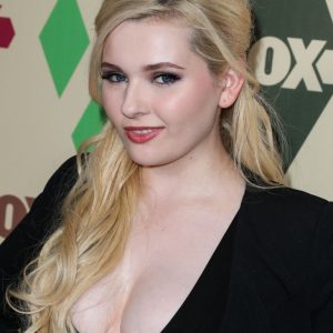 abigail breslin cleavage 72 photos 77