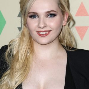 abigail breslin cleavage 72 photos 81