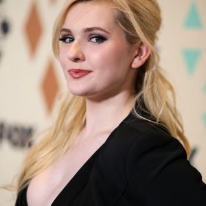 abigail breslin cleavage 72 photos 93