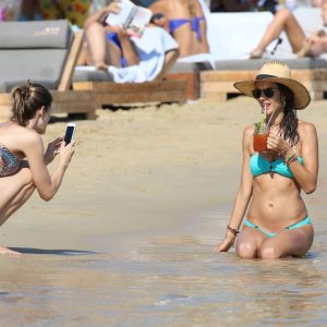 alessandra ambrosio in a bikini 27 photos 88