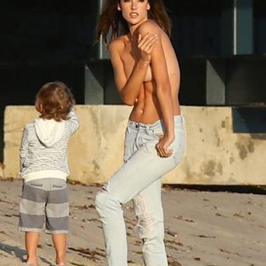 alessandra ambrosio topless 10 photos 71