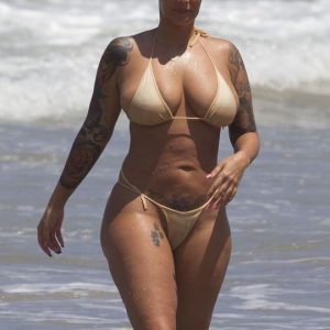 amber rose topless 23 paparazzi photos 93