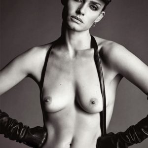 amber valletta topless 3 photos 14