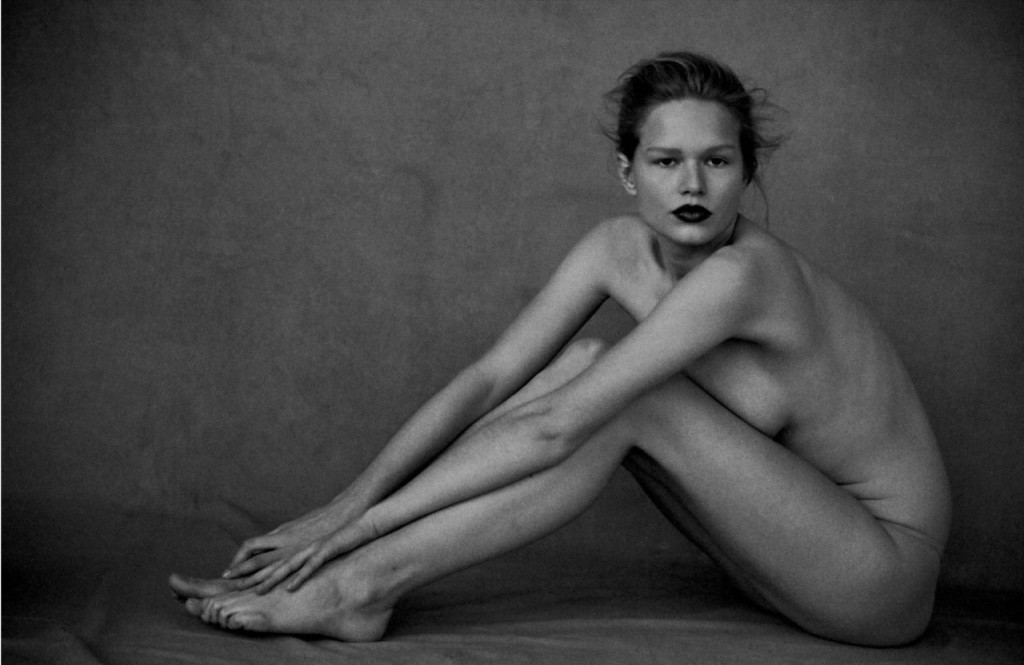 Anna Ewers Nude (4 Photos)