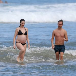 anne hathaway in a bikini 38 photos 29