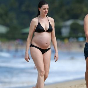 anne hathaway in a bikini 38 photos 61