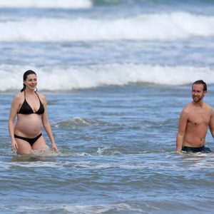 anne hathaway in a bikini 38 photos 72