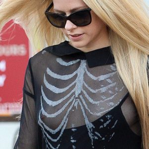 avril lavigne nipple slip 9 photos 92