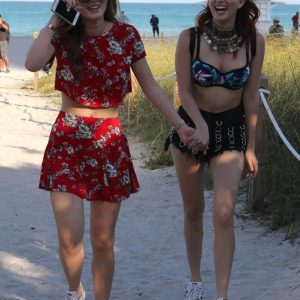 bella thorne dani thorne sexy 216 photos 15 1