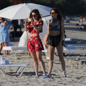 bella thorne dani thorne sexy 216 photos 5 3