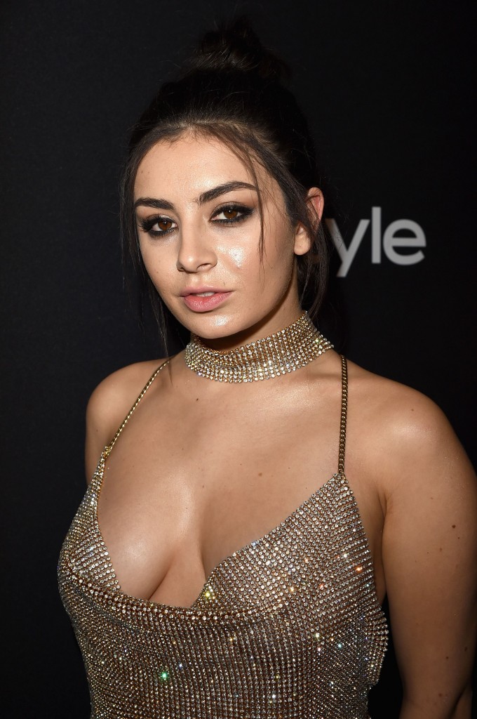 Charli XCX Sexy (5 Photos)