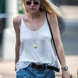 dakota fanning braless 13 photos 7