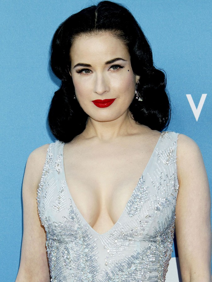 Dita Von Teese Cleavage (9 Photos)