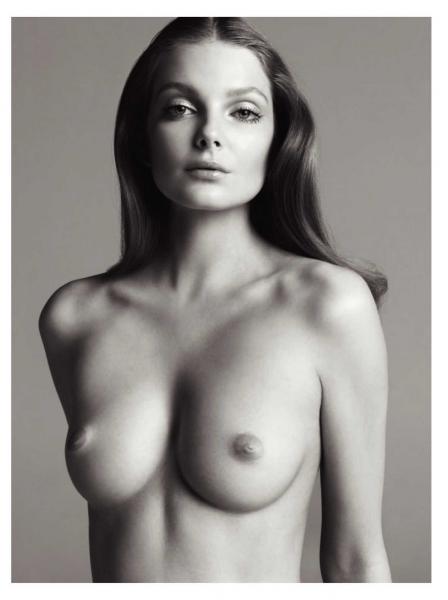 Eniko Mihalik Topless (2 Photos)