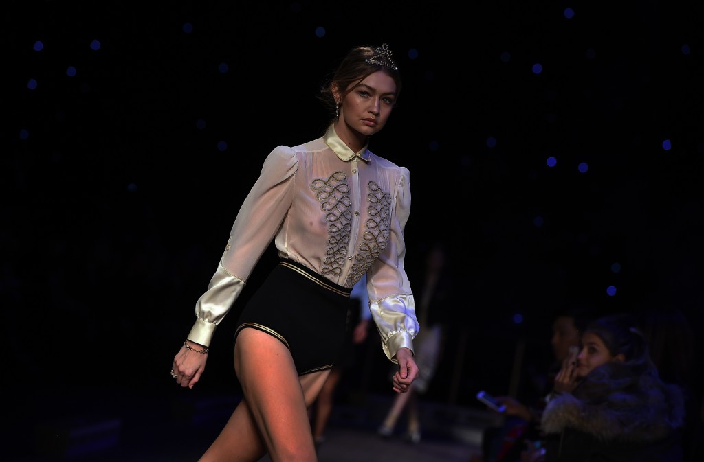 Gigi Hadid Braless (6 Photos)