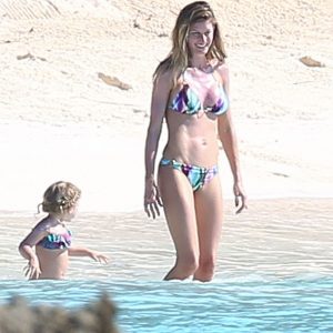 gisele bundchen in a bikini 32 photos 74 1