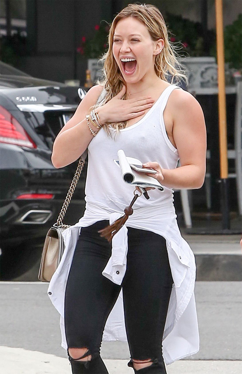 Hilary Duff Pokies (3 Photos)