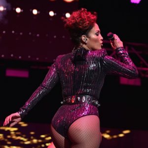 jennifer lopez cleavage 12 photos 39