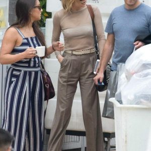 kate hudson braless 17 photos 4