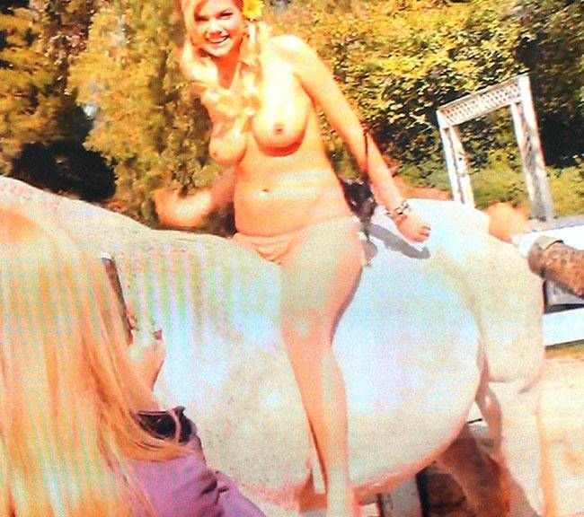 Kate Upton Topless (1 Photo)