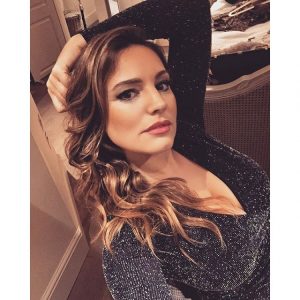 kelly brook cleavage 3 new photos 12