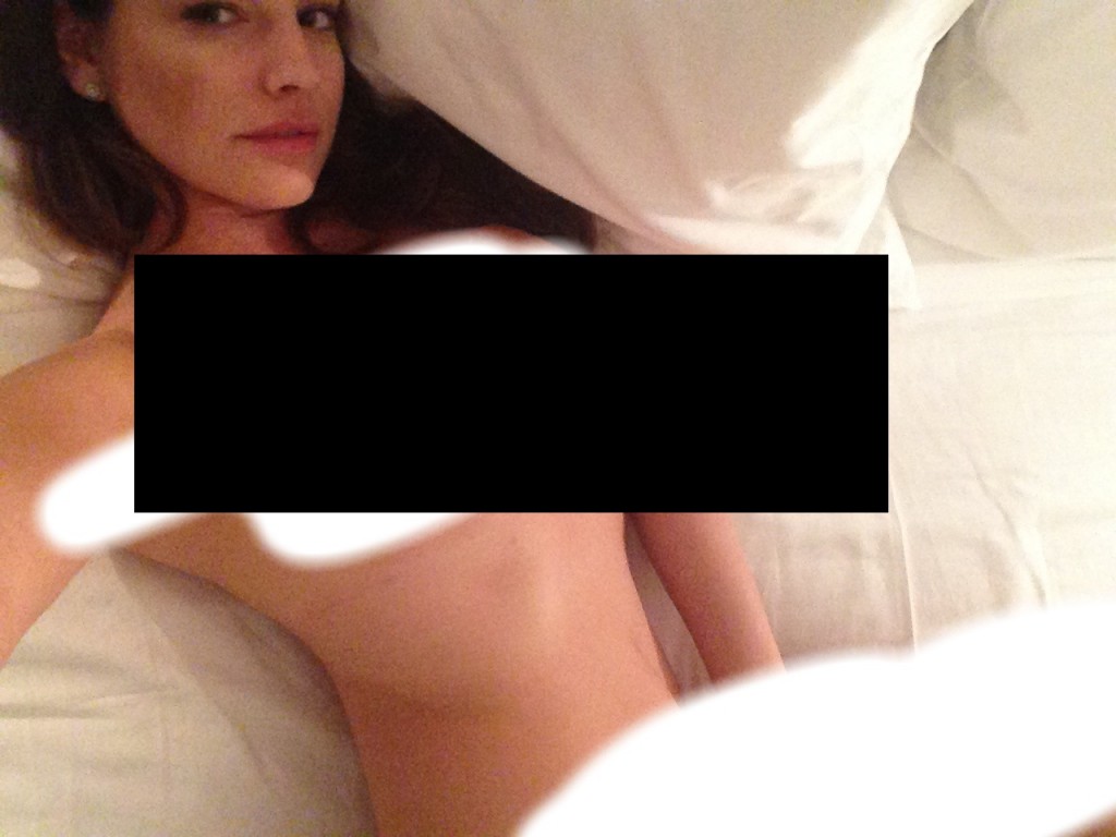 Kelly Brook Nude (1 Photo) Censored