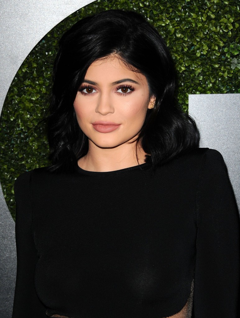 Kylie Jenner Braless (7 Photos)