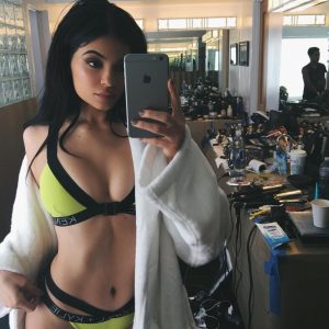 kylie jenner sexy 3 photos gif 35