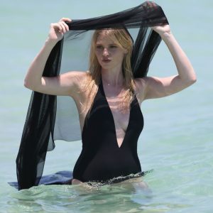 lara stone sexy topless 80 photos 45