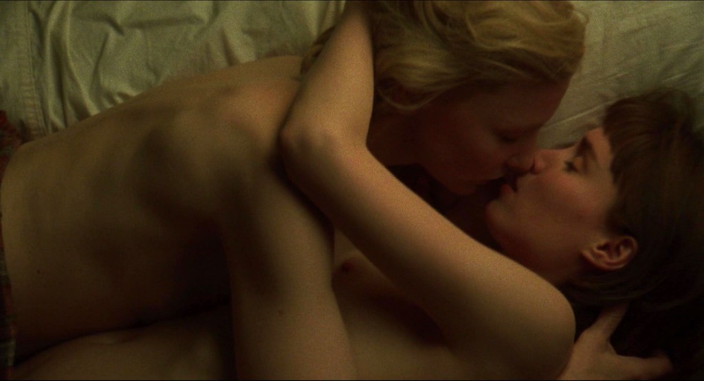 Lesbian Scene – Rooney Mara & Cate Blanchett (12 Photos + GIF & Video)