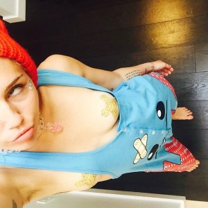 miley cyrus naked 2 photos 18