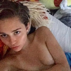 miley cyrus selfie 1 photo 96