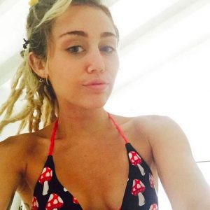 miley cyrus sexy selfies 6 photos 0