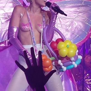 miley cyrus topless 40 photos 53