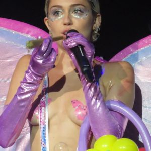 miley cyrus topless 40 photos 78