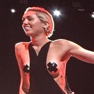 miley cyrus topless 5 photos gif 73