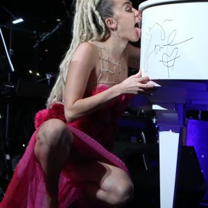 miley cyrus upskirt 3 photos 57