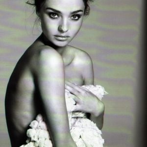 miranda kerr topless in 3d 15 photos 40