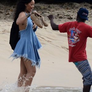 rihanna sideboob 34 new photos 22