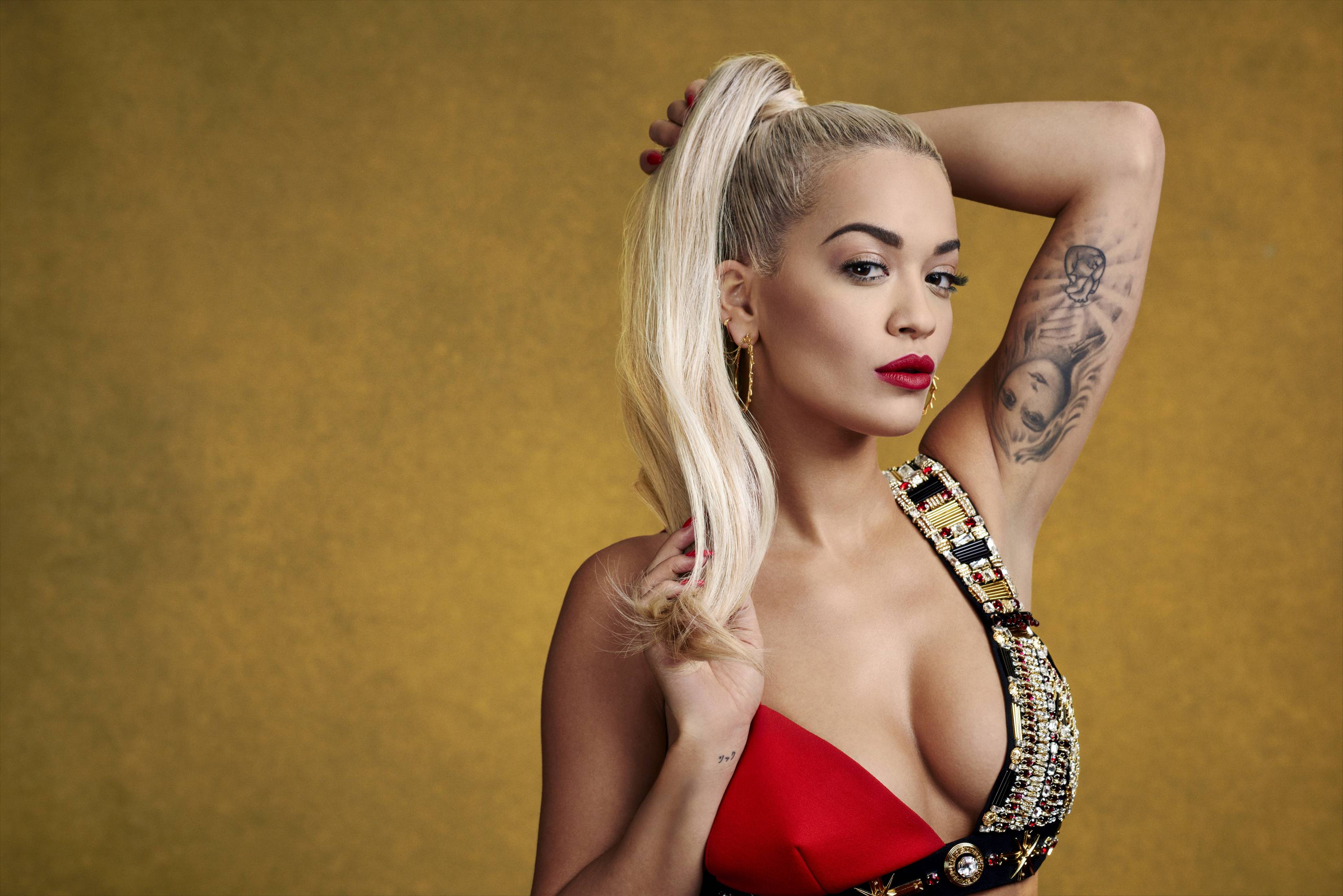 Rita Ora Cleavage (2 Photos)