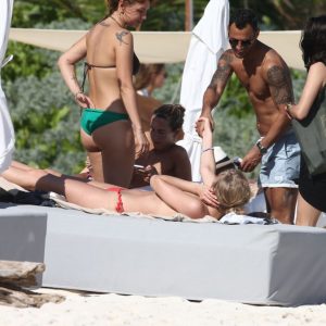 toni garrn topless 31 photos 46