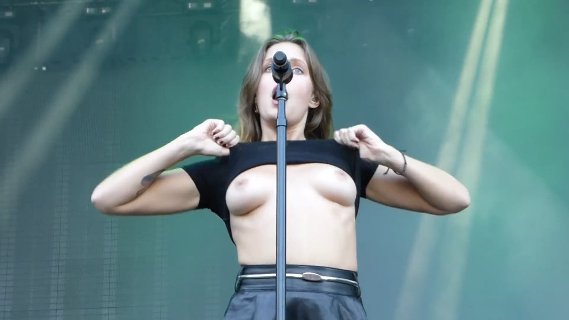 Tove Lo Tits (5 Photos + Video)