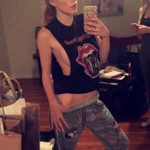 bella thorne sideboob 2 photos 34