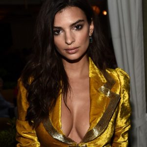 emily ratajkowski braless 12 photos gif video 89