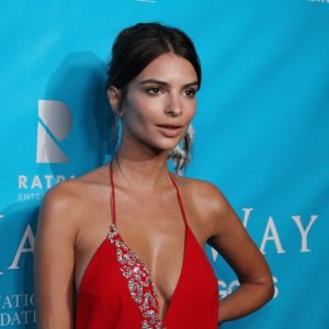 emily ratajkowski braless 14 photos 7