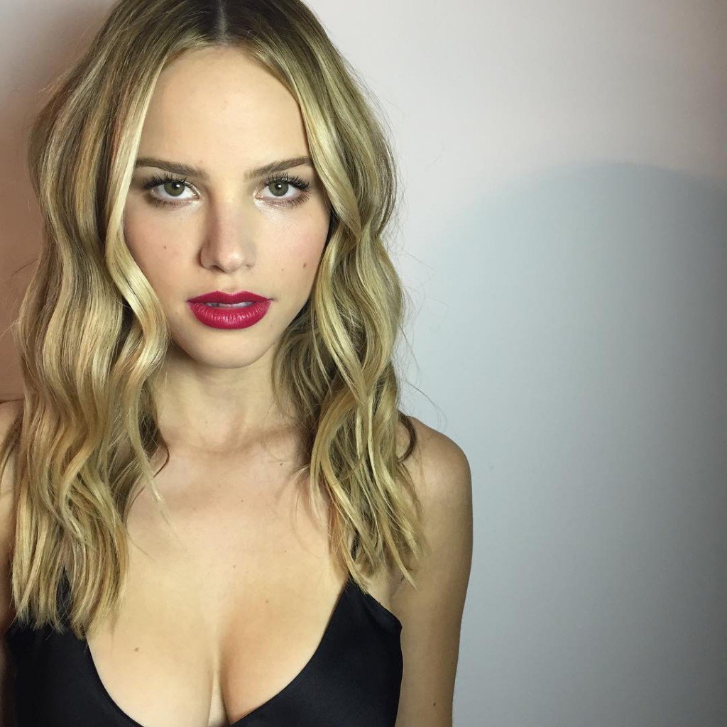 Halston Sage Cleavage (1 Photo)