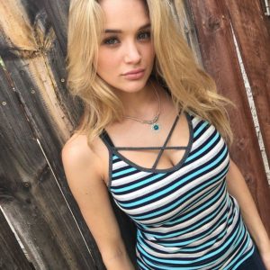 hunter king clevage 6 photos 24