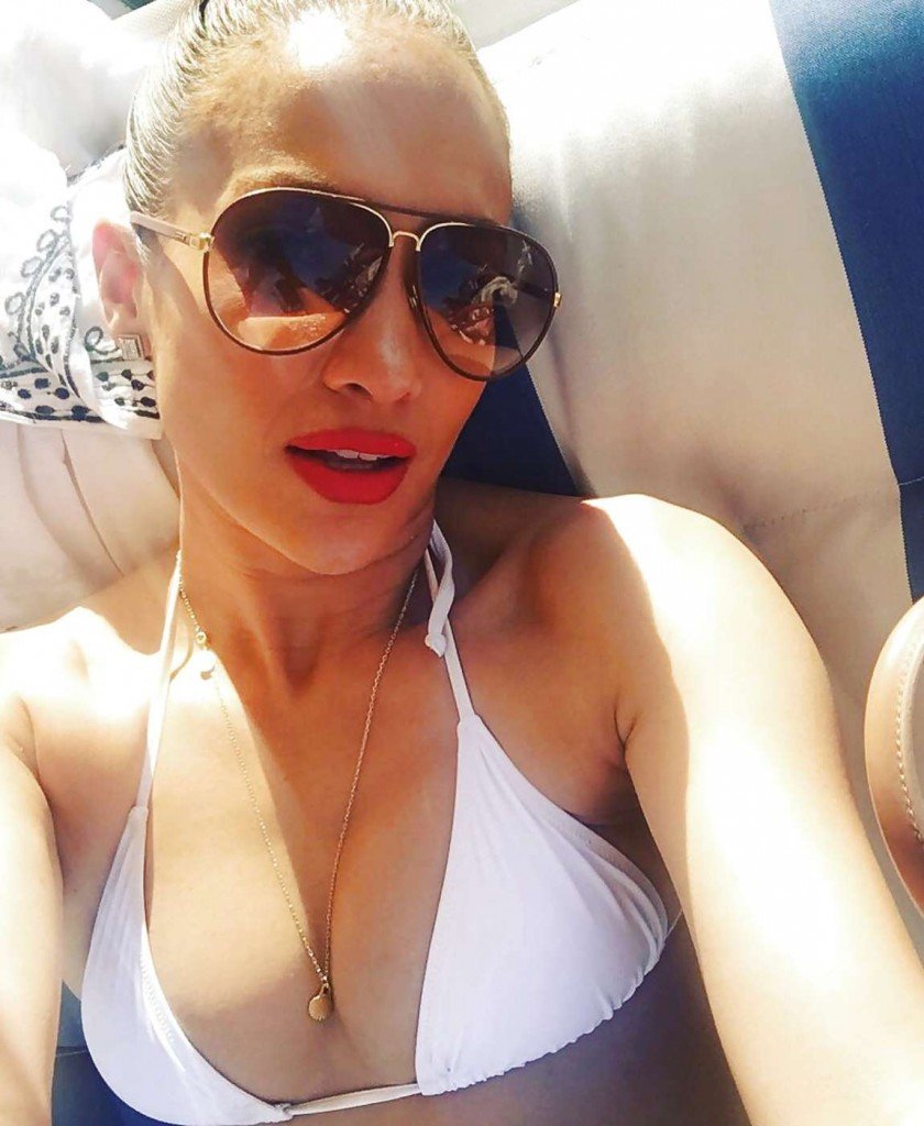 Jennifer Lopez Selfie (1 New Photo)